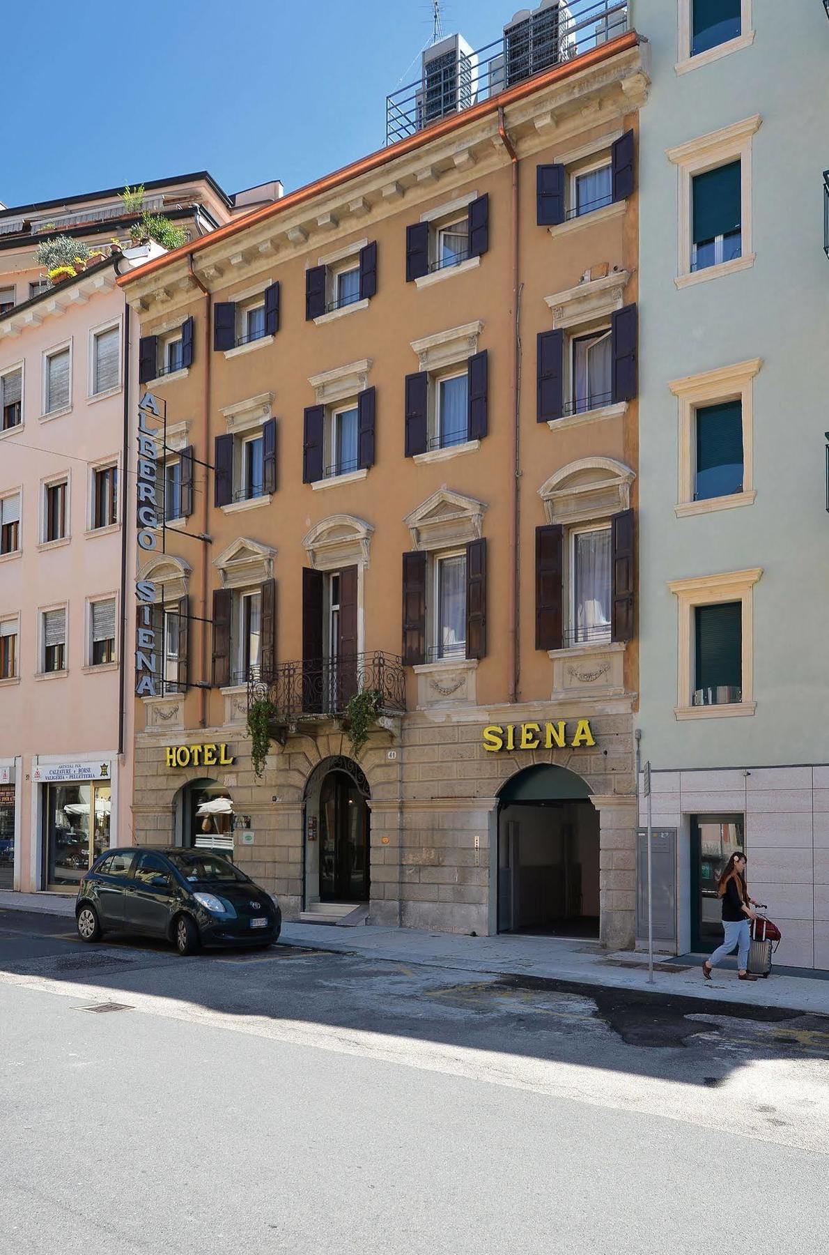Siena 2*